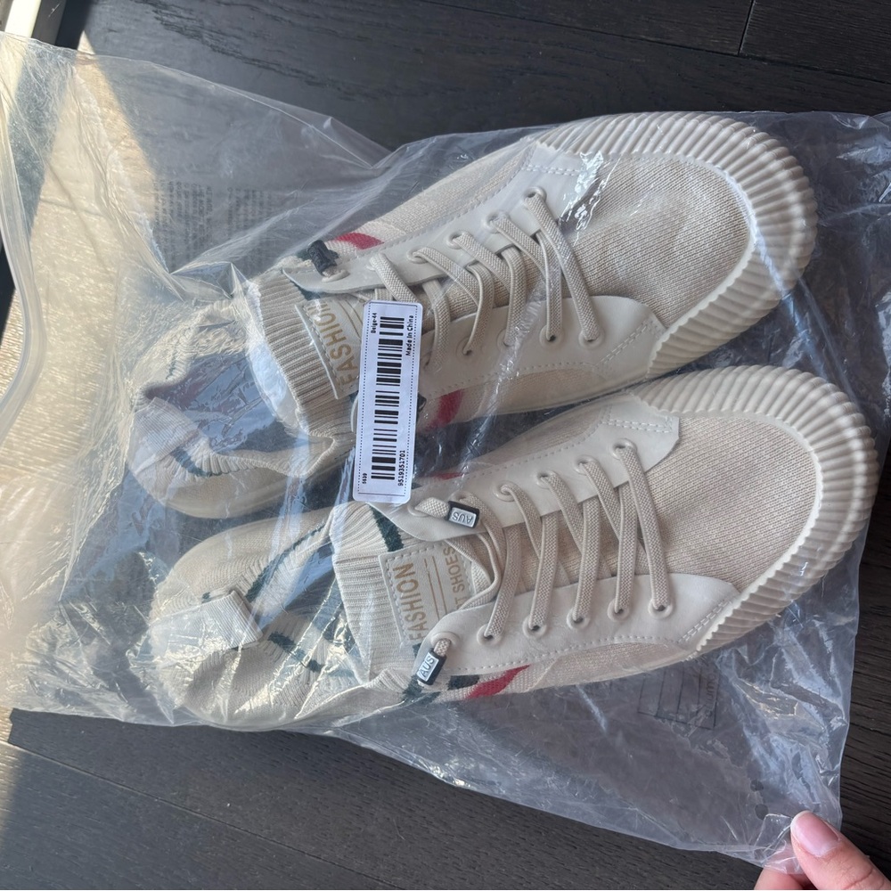SHEIN White and Red Sneakers Retro Athletic Style - Picture 7 of 7